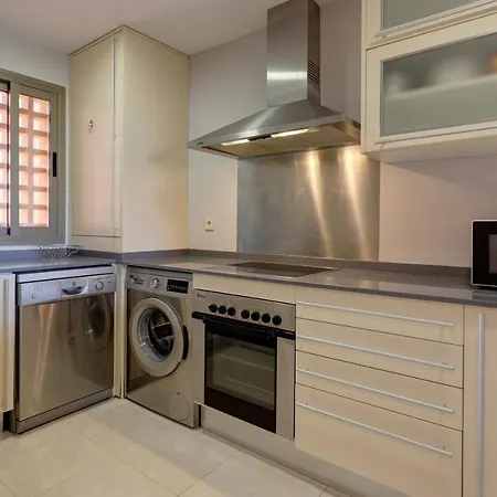 Luxury 3 Bed Sea Views With Pool Apartment *