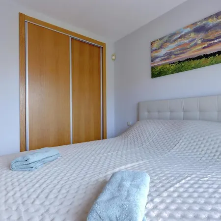 Luxury 3 Bed Sea Views With Pool Apartment
