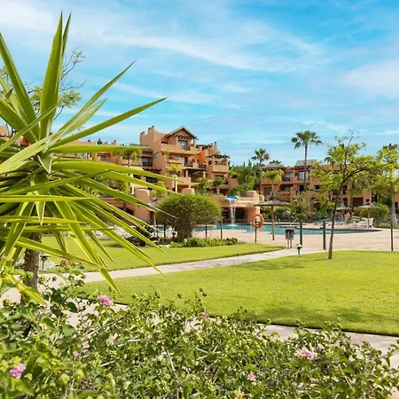 Luxury 3 Bed Sea Views With Pool Apartment *