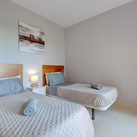 Luxury 3 Bed Sea Views With Pool *